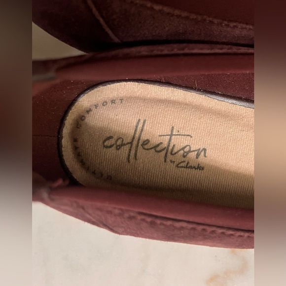 Womens 8 M Clarks Mallory Berry Wedge Heel Loafers Burgundy Suede Leather - Picture 4 of 7